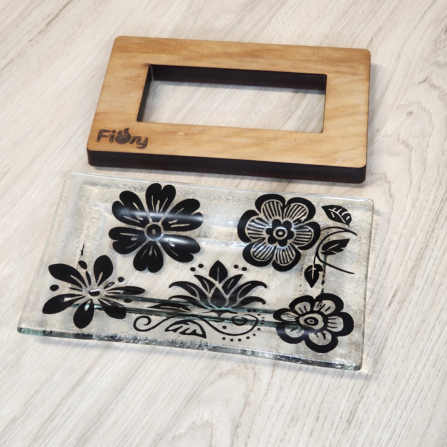 Wild Flower Dish w/Rimu Base Black