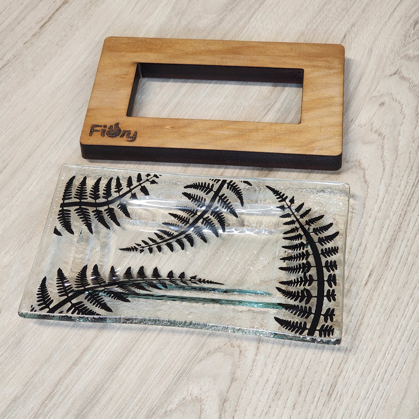 Fern Dish w/Rimu Base Black