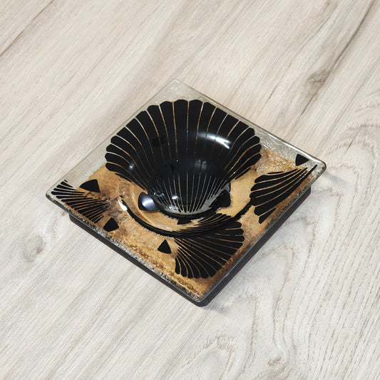 Small Shells Dish w/Rimu Base Black