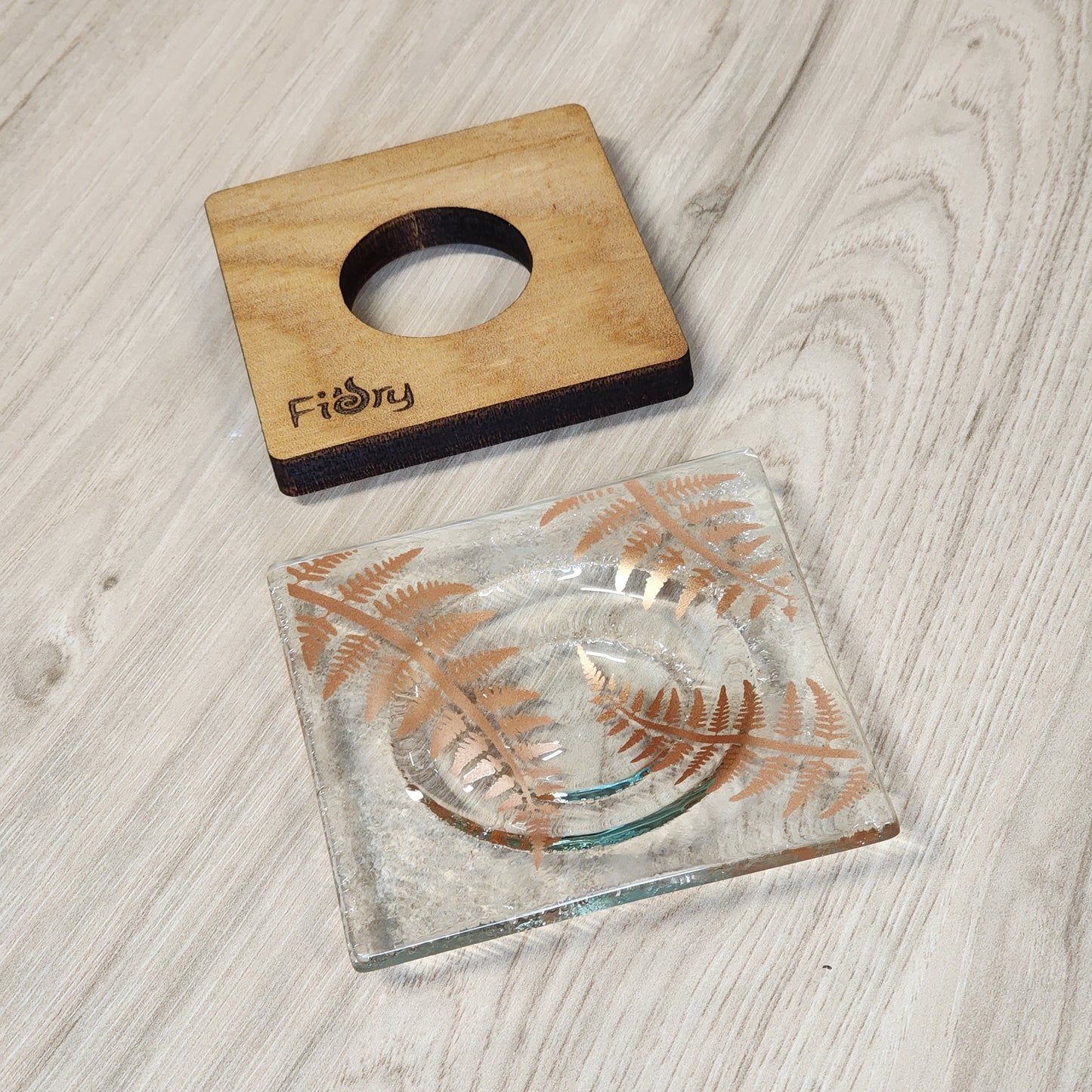 Small Fern Dish w/Rimu Base Copper