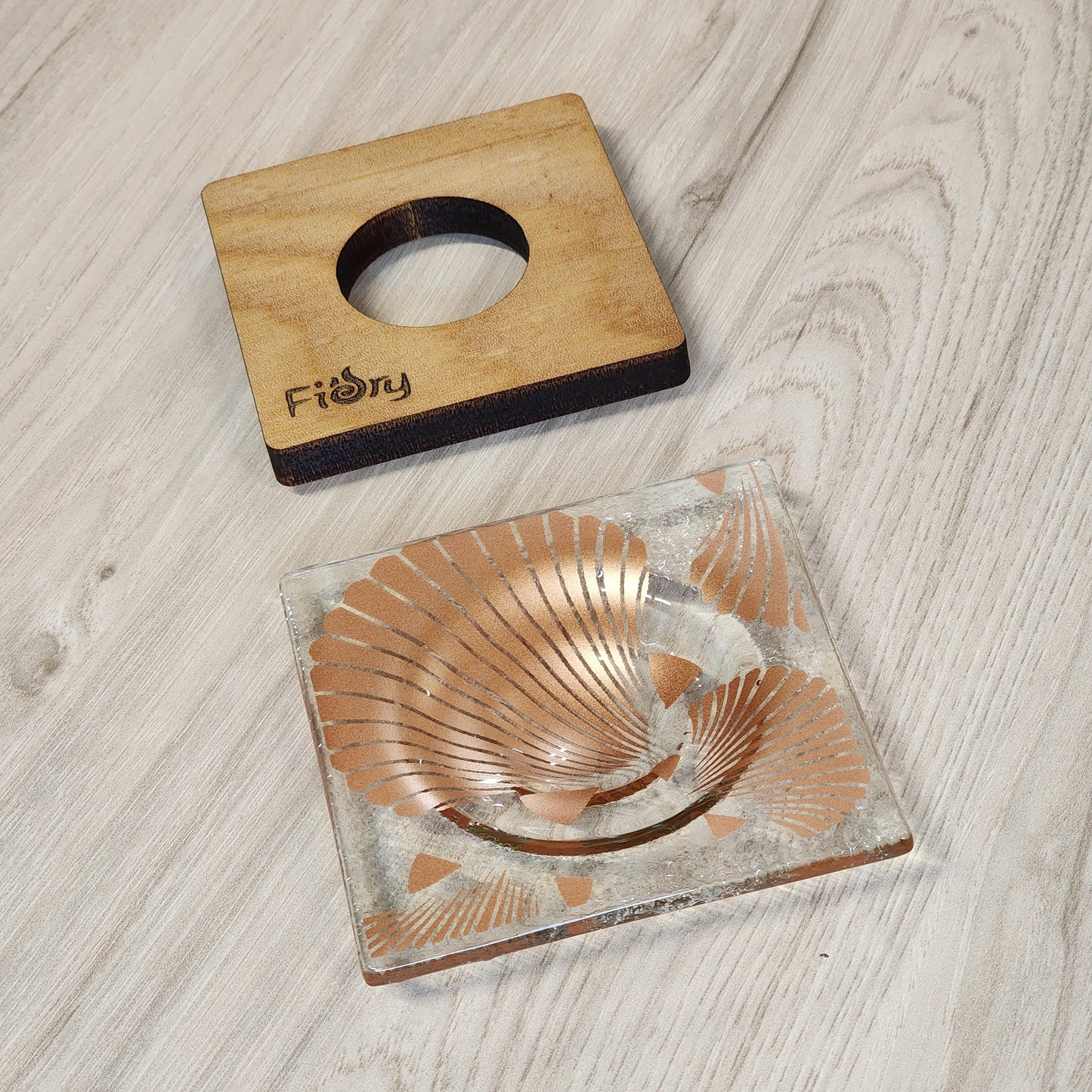 Small Shells Dish w/Rimu Base Copper